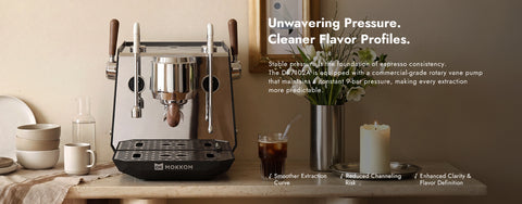 Unwavering Pressure.
Cleaner Flavor Profiles.
Stable pressure is the foundation of espresso consistency.
The DR7102A is equipped with a commercial-grade rotary vane pump
that maintains a constant 9-bar pressure, making every extraction
more predictable.
Smoother Extraction
Curve
Reduced Channeling
Risk
 Enhanced Clarity &Flavor Definition